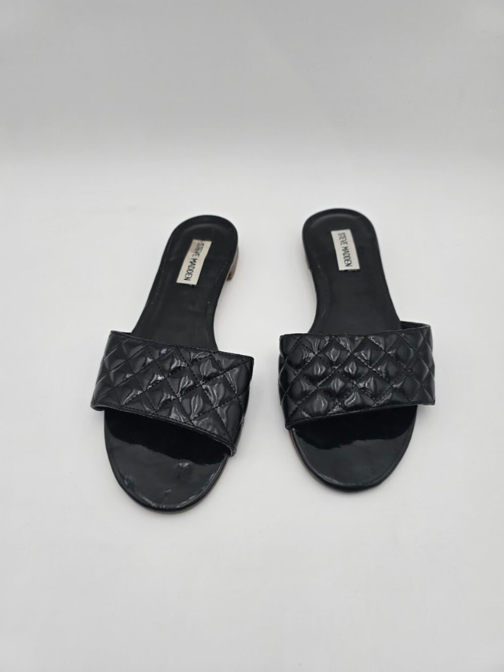 Steve Madden Damaris Black Patent quilted flat sandals Size 7